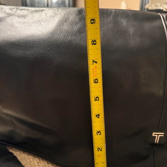 Tumi leather messenger bag 15"x 10" - Picture 6 of 6